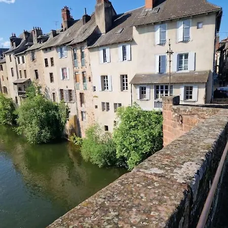 Au Pont Vieux 9 Personnes Espalion