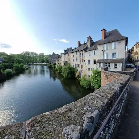 Au Pont Vieux 9 Personnes *