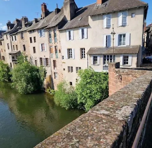 Au Pont Vieux 9 Personnes Espalion